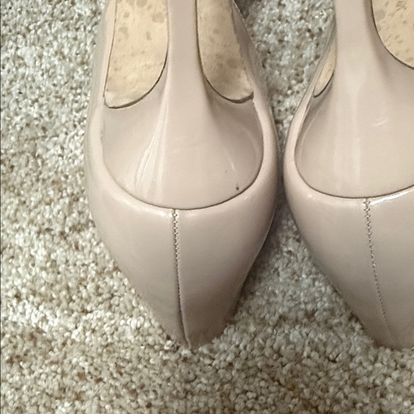 Manolo Blahnik Beige Pointed Heels - Picture 16 of 16